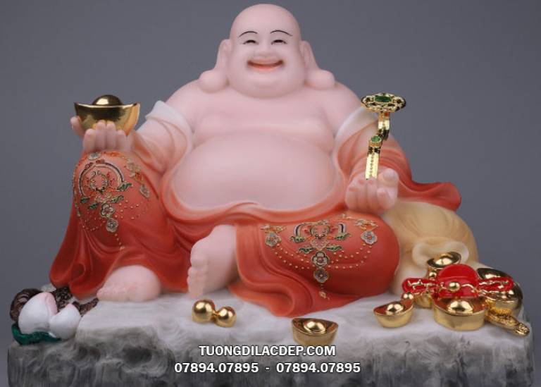 tượng Phật Di Lặc cầm vàng