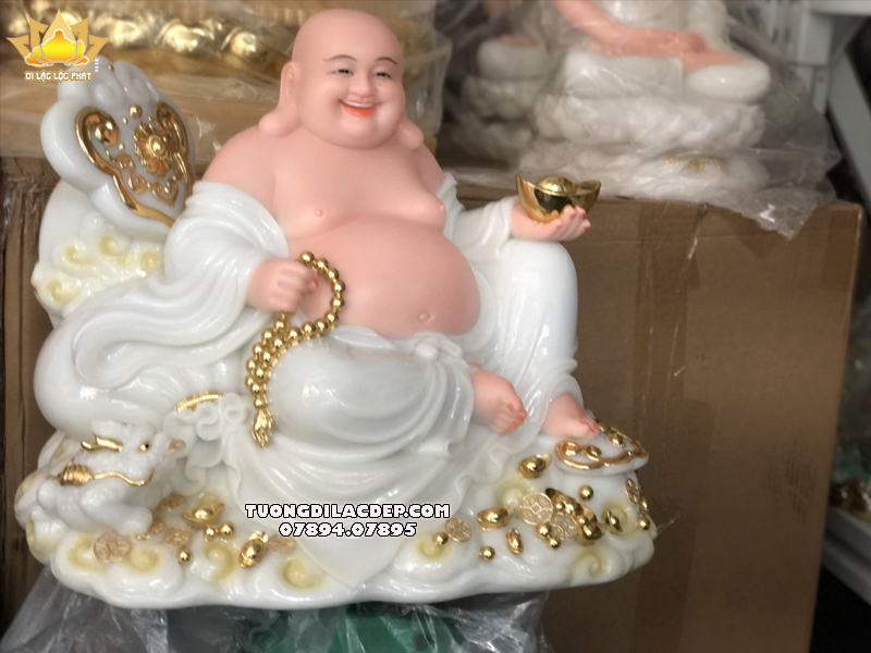 Tượng Phật Di Lặc ngồi áo trắng đế mây thỏi vàng, tràng hạt đẹp 