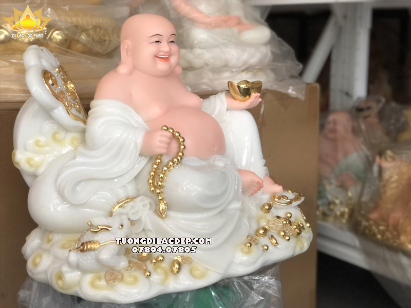 Tượng Phật Di Lặc ngồi áo trắng đế mây thỏi vàng, tràng hạt đẹp 