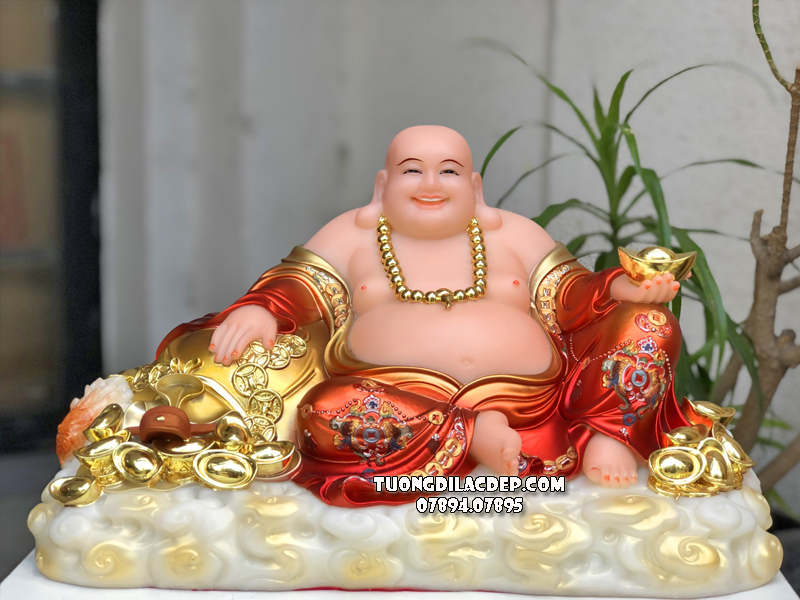 Tượng Phật Di Lặc tràng hạt bột đá áo gấm đỏ ngự mây đẹp
