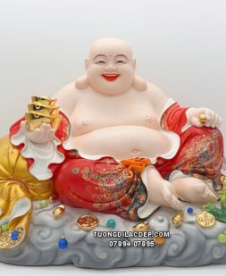 Tượng Di Lặc sứ đỏ thỏi vàng tựa bao tiền ngự mây